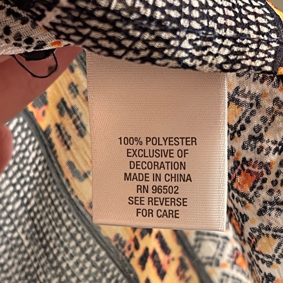 db est in 1962 Med Sheer Sleeveless Printed Textile Top w/Embroidery and Buttons - Picture 4 of 5